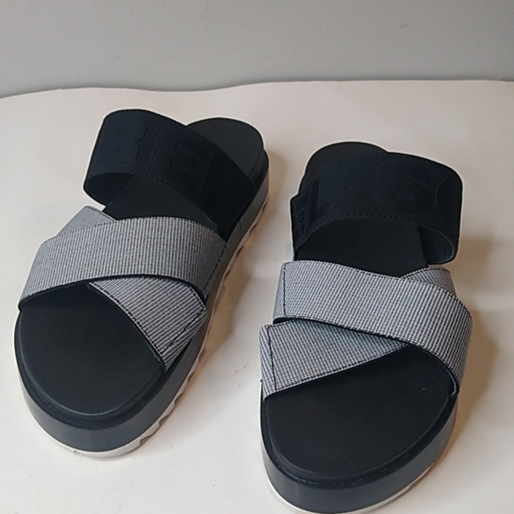 Sorel Women's Black and Gray Sandals